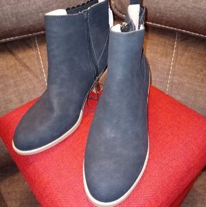 Black Faux Suede ankle Boots Women's Size 7. Unbranded